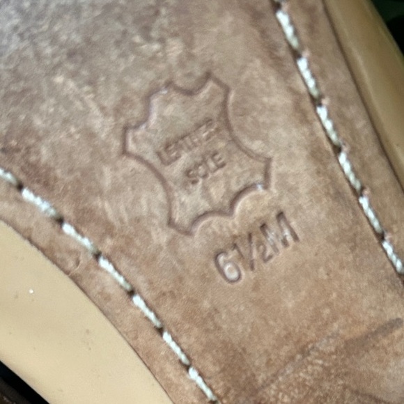 TORY BURCH Chelsea Nude Ballet
Heels Pumps Patent Leather Bow
Charm - Picture 15 of 15